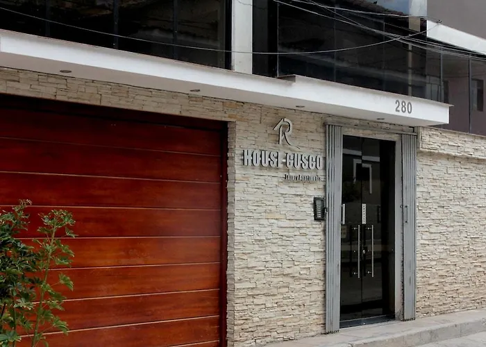 Rhouse Hotel 3*
